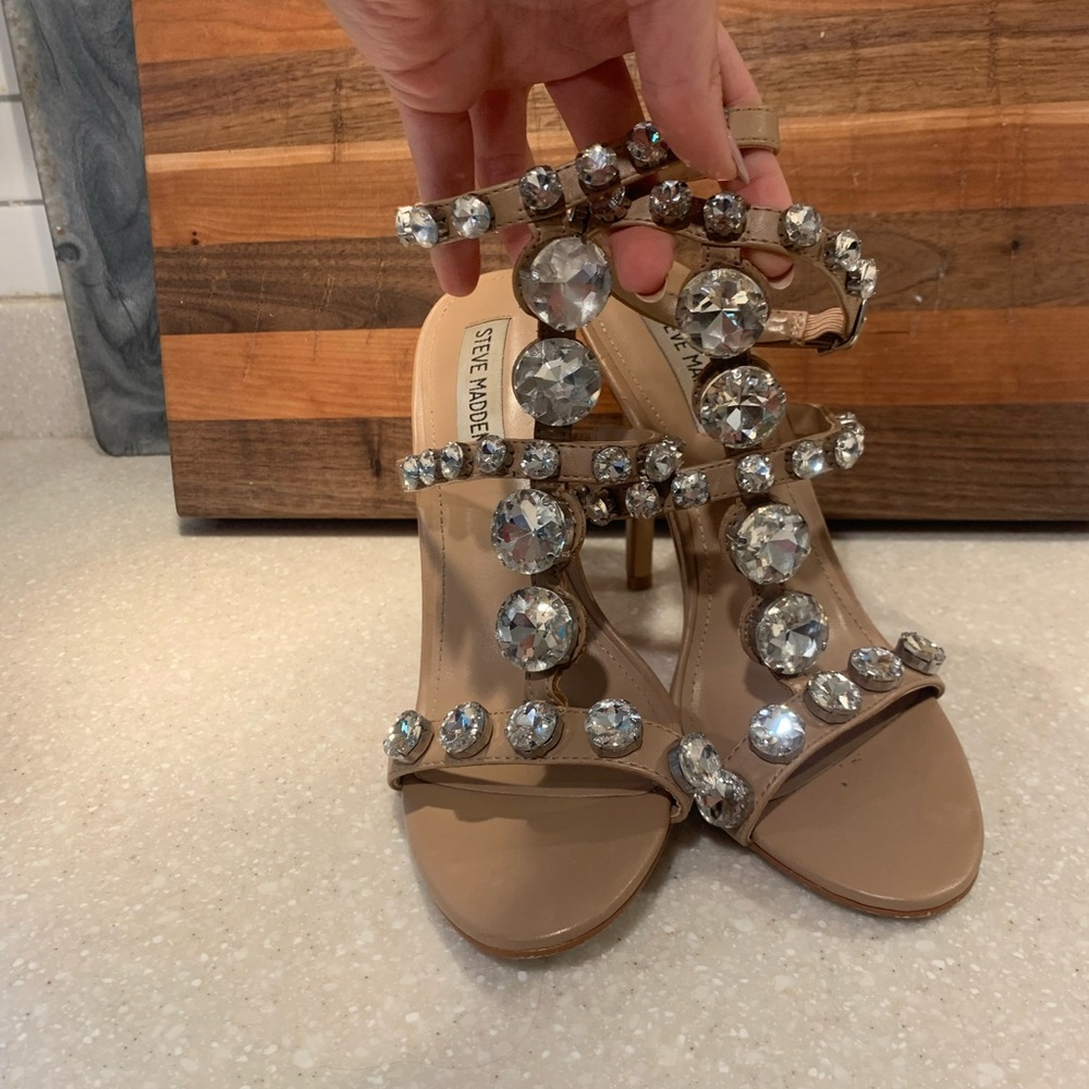 Steve Madden nude heels with stones